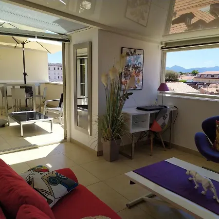 Top Floor Apartment With Terrasse, Close To Croisette Appartement *
