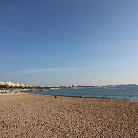 Top Floor Apartment With Terrasse, Close To Croisette Appartement *
