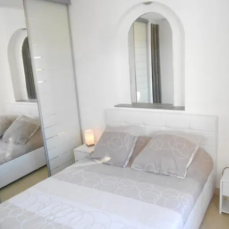 Top Floor Apartment With Terrasse, Close To Croisette Appartement *